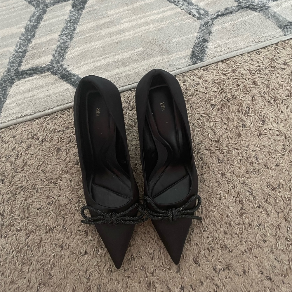 Zara closed toe pointy heel